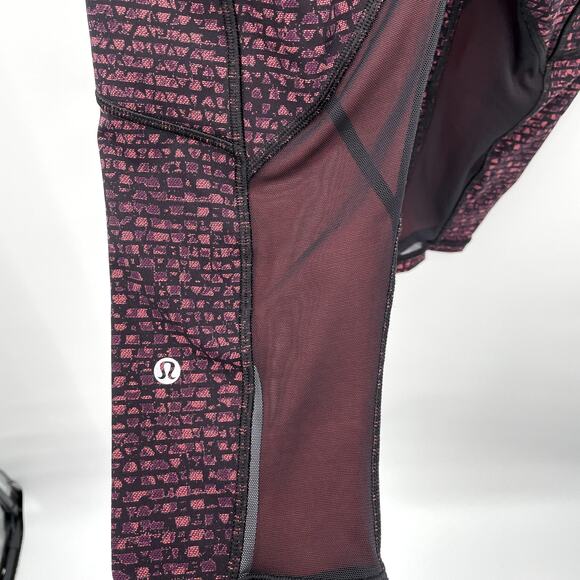 LULULEMON Outrun 17" Crop in Shatter Weave Dust Coral Plum / Black // 4 - Picture 8 of 12